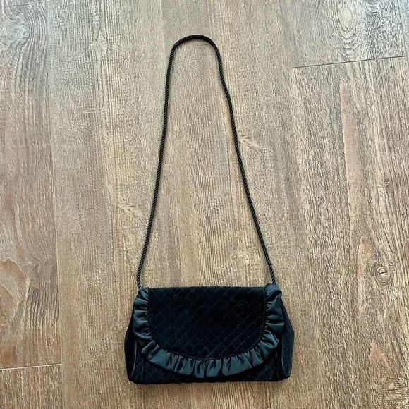 Elegant Black Quilted Women's Bag - Picture 5 of 15